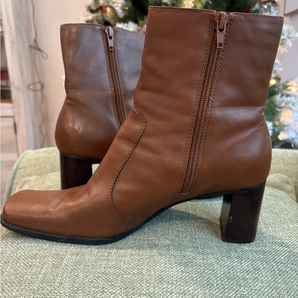 Brown Leather Women's Boots - Picture 4 of 8